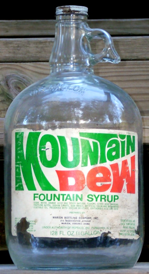 PA vintage ACL POP / SODA BOTTLE Full  MOUNTAIN DEW of JOHNSTOWN 16 oz ACL 